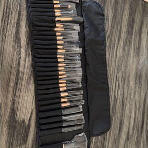 Black Makeup Brush Set with Case